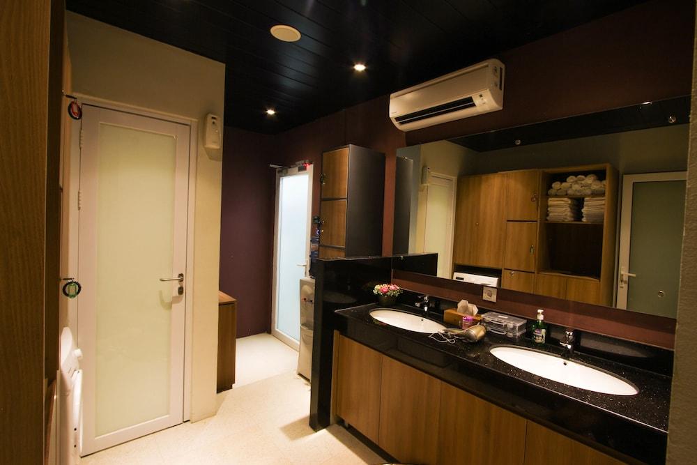 Kuretakeso Kemang Hotel Jakarta Luaran gambar
